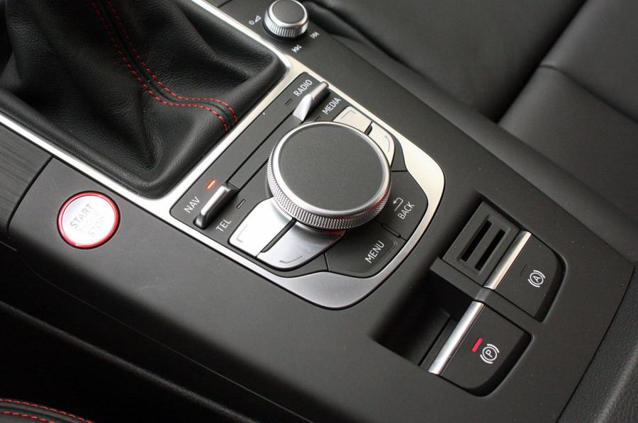 Детали интерьера Audi S3 Sedan (8V) 2013 года  (WW) (фото 54 из 95)